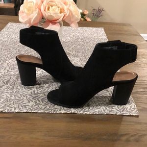 Vionic ankle strap suede sandals